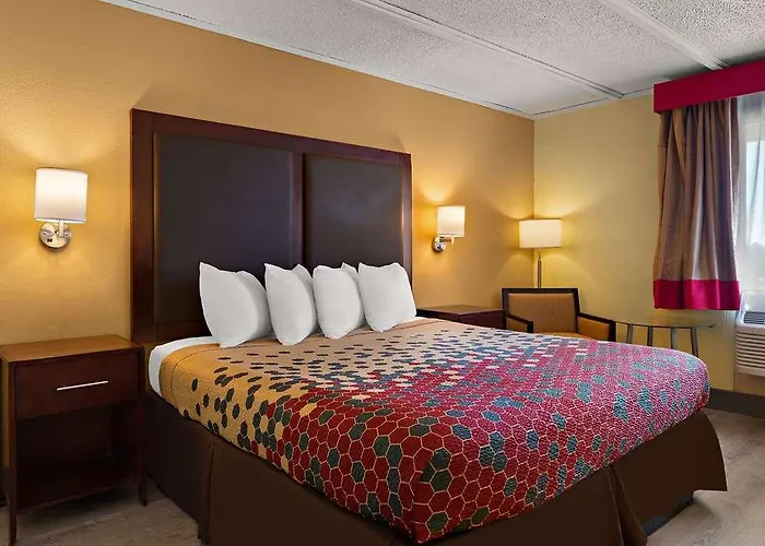 Kings House Motor Hotel, A Dazzler Select By Wyndham *