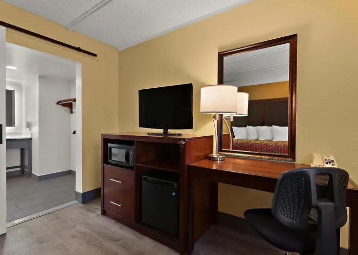 Kings House Motor Hotel, A Dazzler Select By Wyndham *