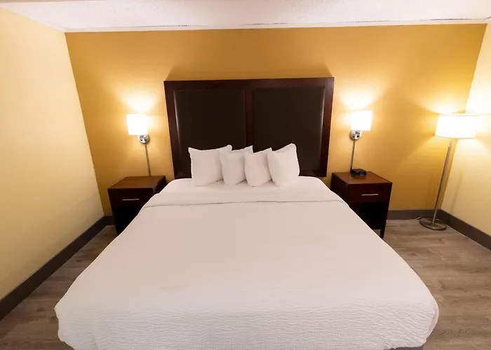 Kings House Motor Hotel, A Dazzler Select By Wyndham *