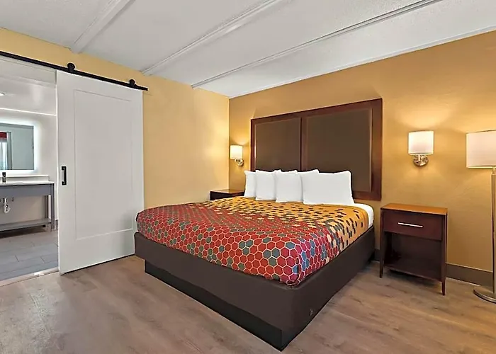 Kings House Motor Hotel, A Dazzler Select By Wyndham *