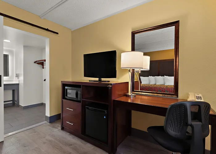 Kings House Motor Hotel, A Dazzler Select By Wyndham *